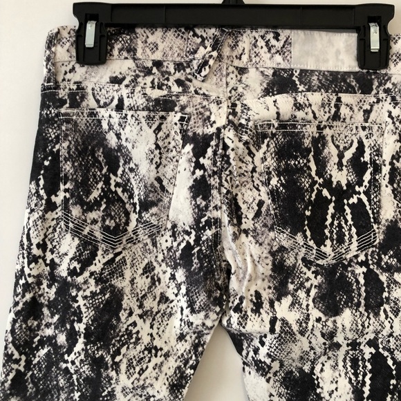 Elizabeth and James Deb Snake Print Jeans 26 - Picture 9 of 9